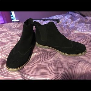 Men’s fashion boots.